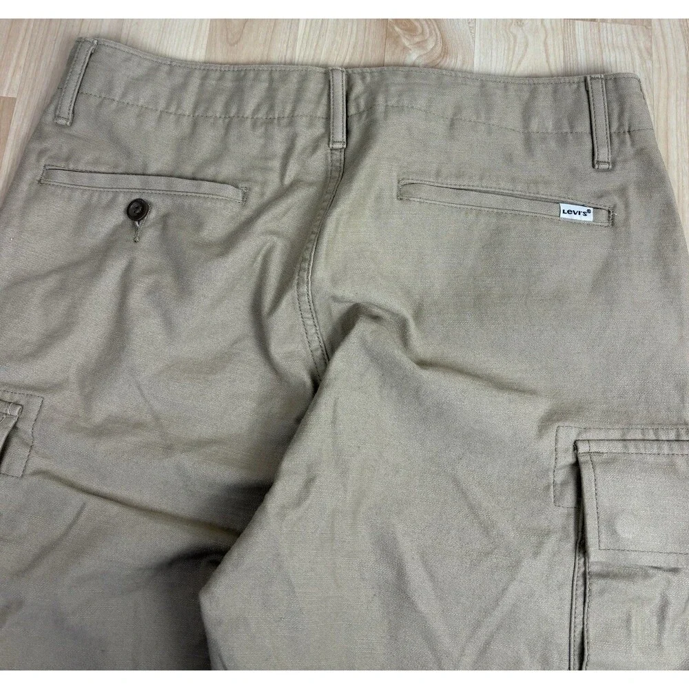 Levi’s Cargo Shorts / Khaki / Tan / Y2K / Size 30